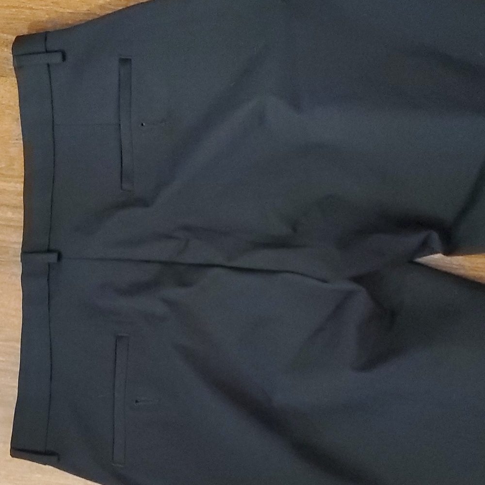 Haggar Straight Fit Men's Premium No Iron Navy Blue Khaki Pants - Size 34W X 30L - Picture 4 of 9